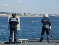 Une embarcation rapide suspecte s'approche du Tourville