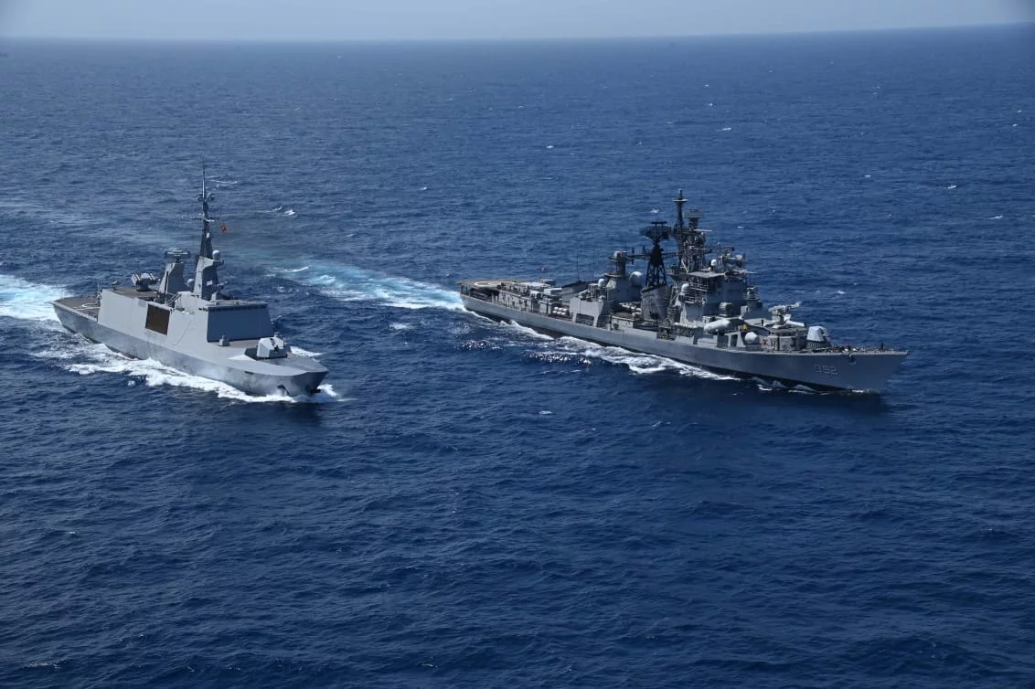 La frégate Surcouf et le destroyer indien INS Rana