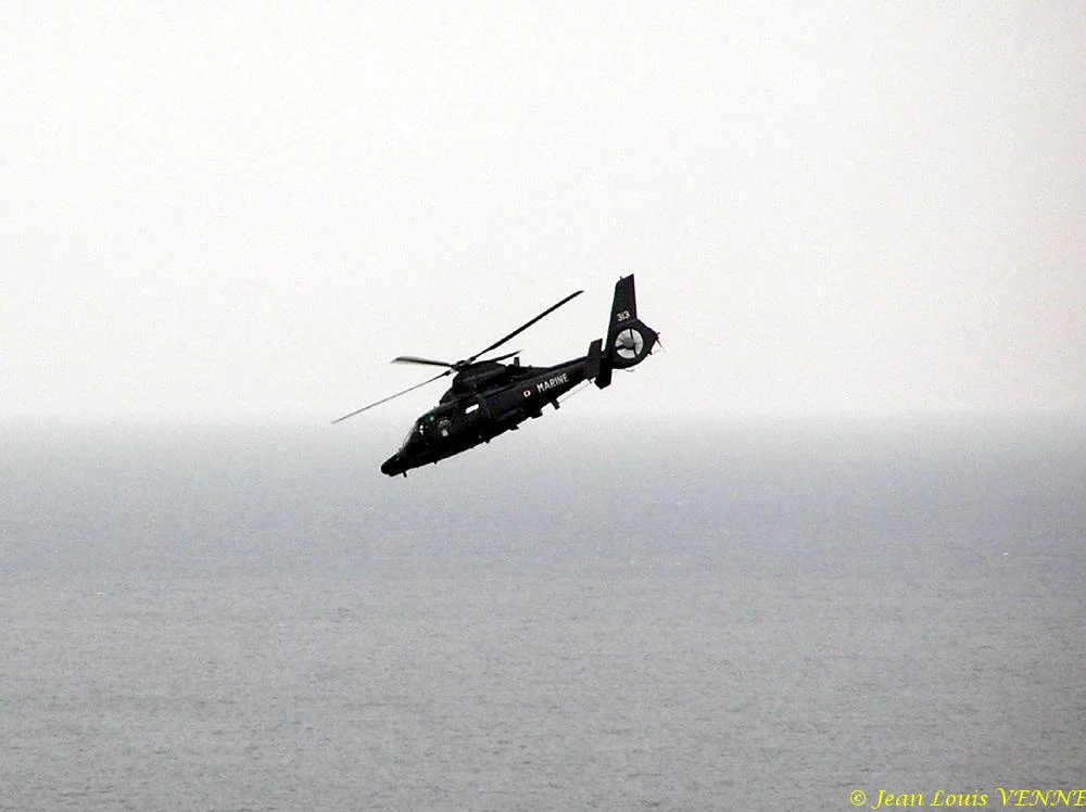 Un hélicoptère de la marine nationale