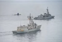 La frégate espagnole Santa Maria, le Montcalm et un sous-marin espagnol
