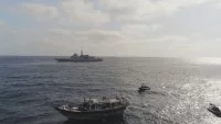 La frégate Languedoc et le boutre suspect