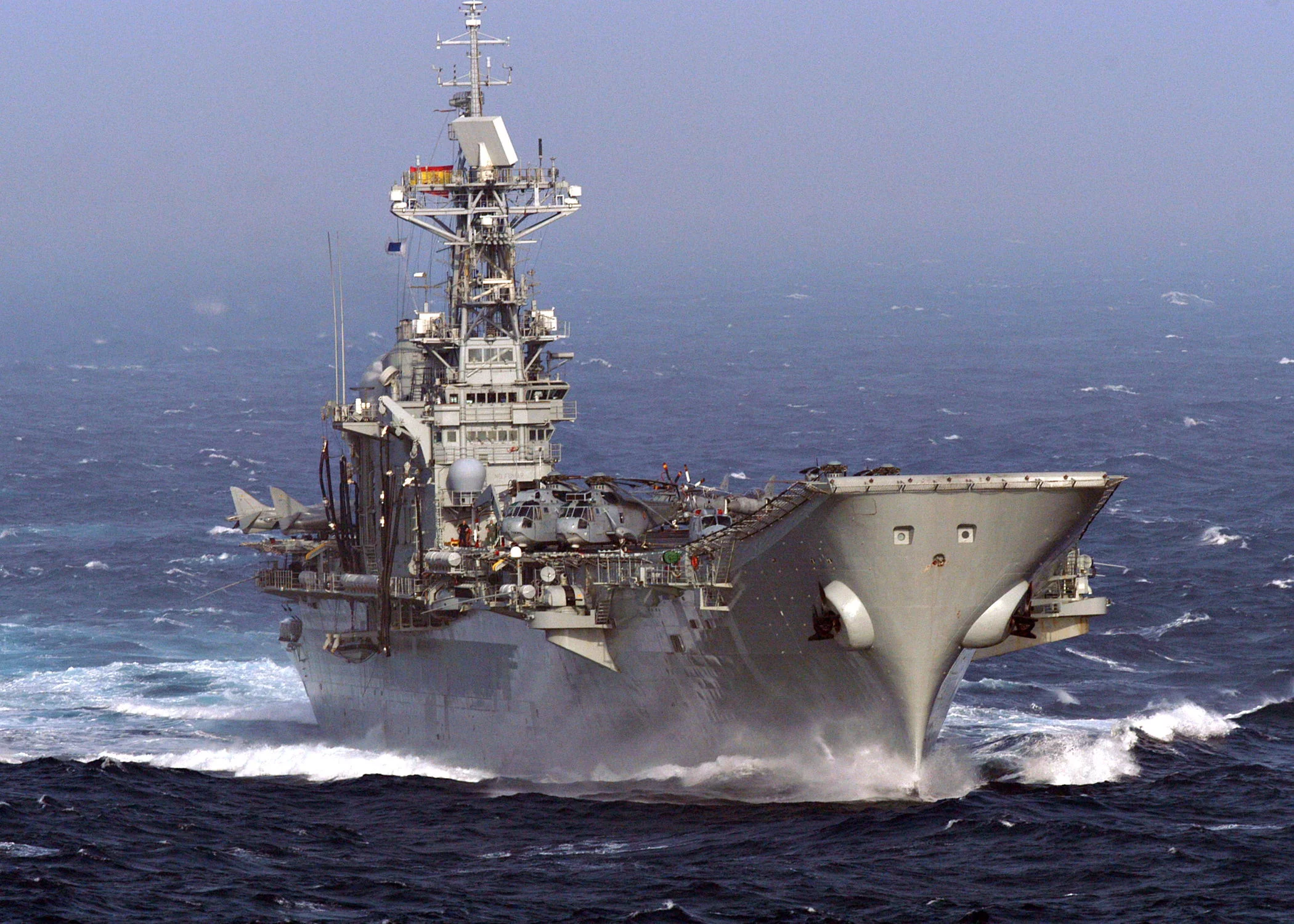 Le porte-avions Príncipe de Asturias