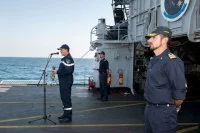 Discours sur le pont d'envol de la frégate italienne Libeccio