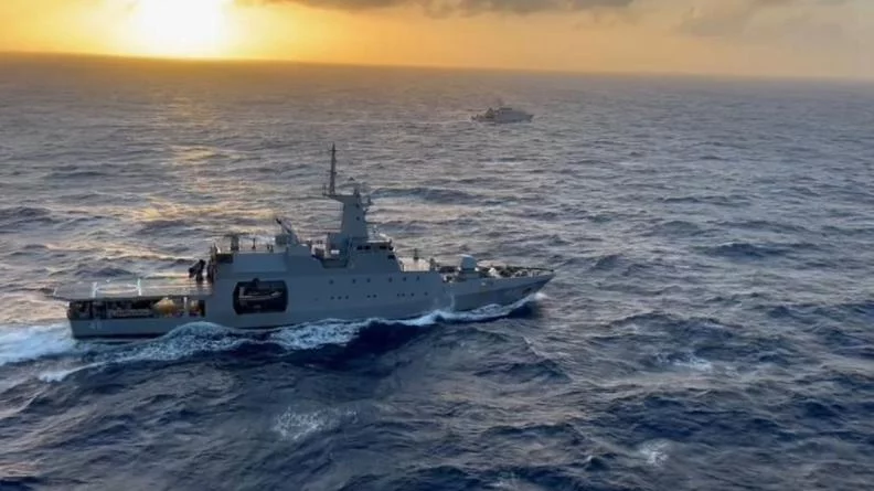 Le patrouilleur Antilles Guyane (PAG) La Combattante et le patrouilleur colombien ARC Victoria