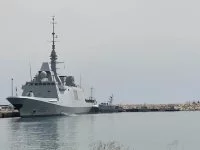 La frégate Auvergne accostée dans le port de Larnaca (Chypre)