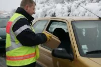 Distribution de vivres sur l'A7 par les marins-pompiers
