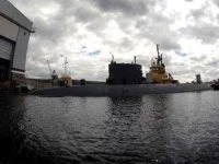 Le HMS Torbay entre dans l'ascenceur Ã  bateau de Faslane