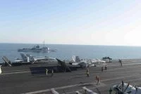La frégate antiaérienne (FAA) Jean Bart escorte le porte-avions américain USS Bush