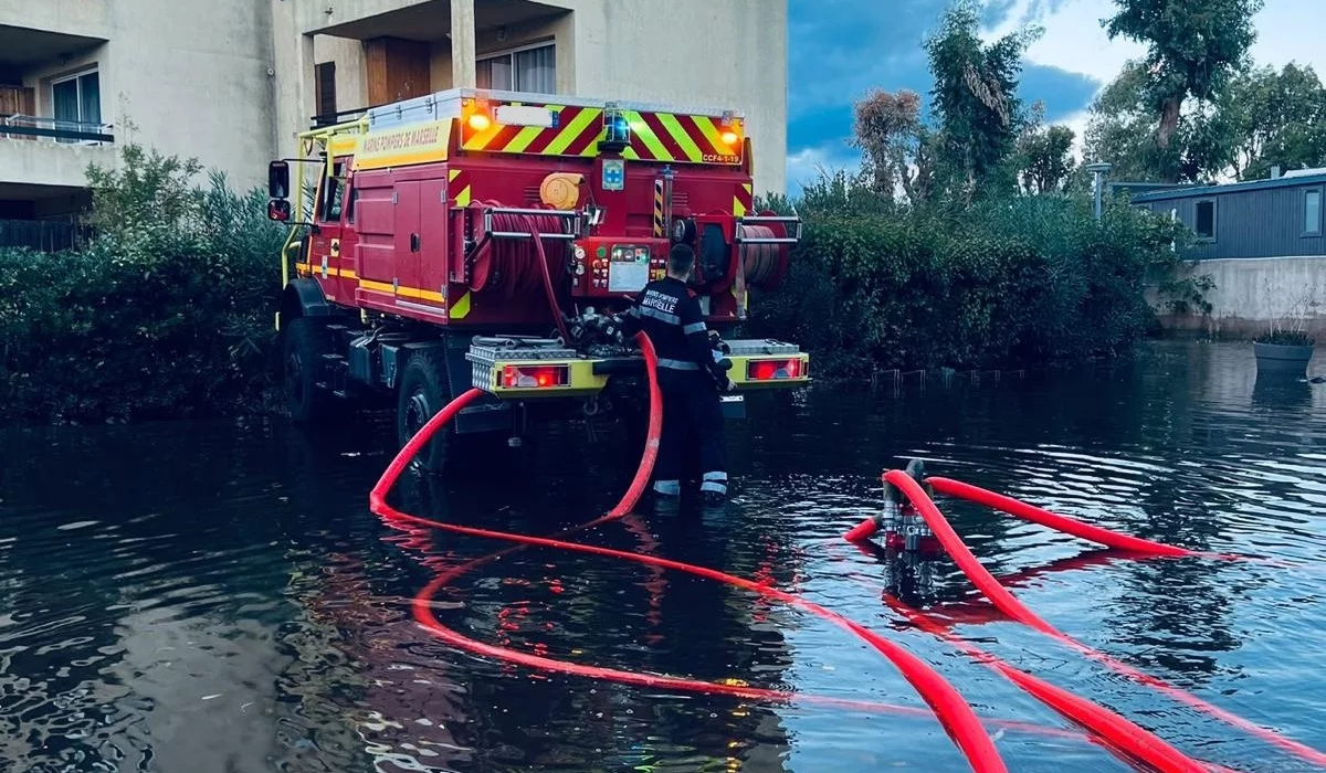 Un camion des marins-pompiers de Marseille en Corse suite aux inondations