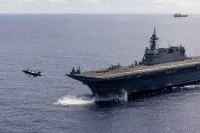 Un chasseur F-35B britannique décolle du navire japonais Kaga