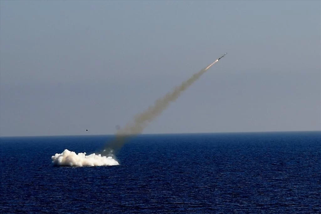 Lancement depuis un sous-marin en plongée d'un missile anti-navires Atmaca