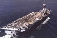 Le porte-avions Charles de Gaulle avec ses avions sur le pont