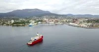 Le patrouilleur polaire L’Astrolabe entre dans le port de Hobart