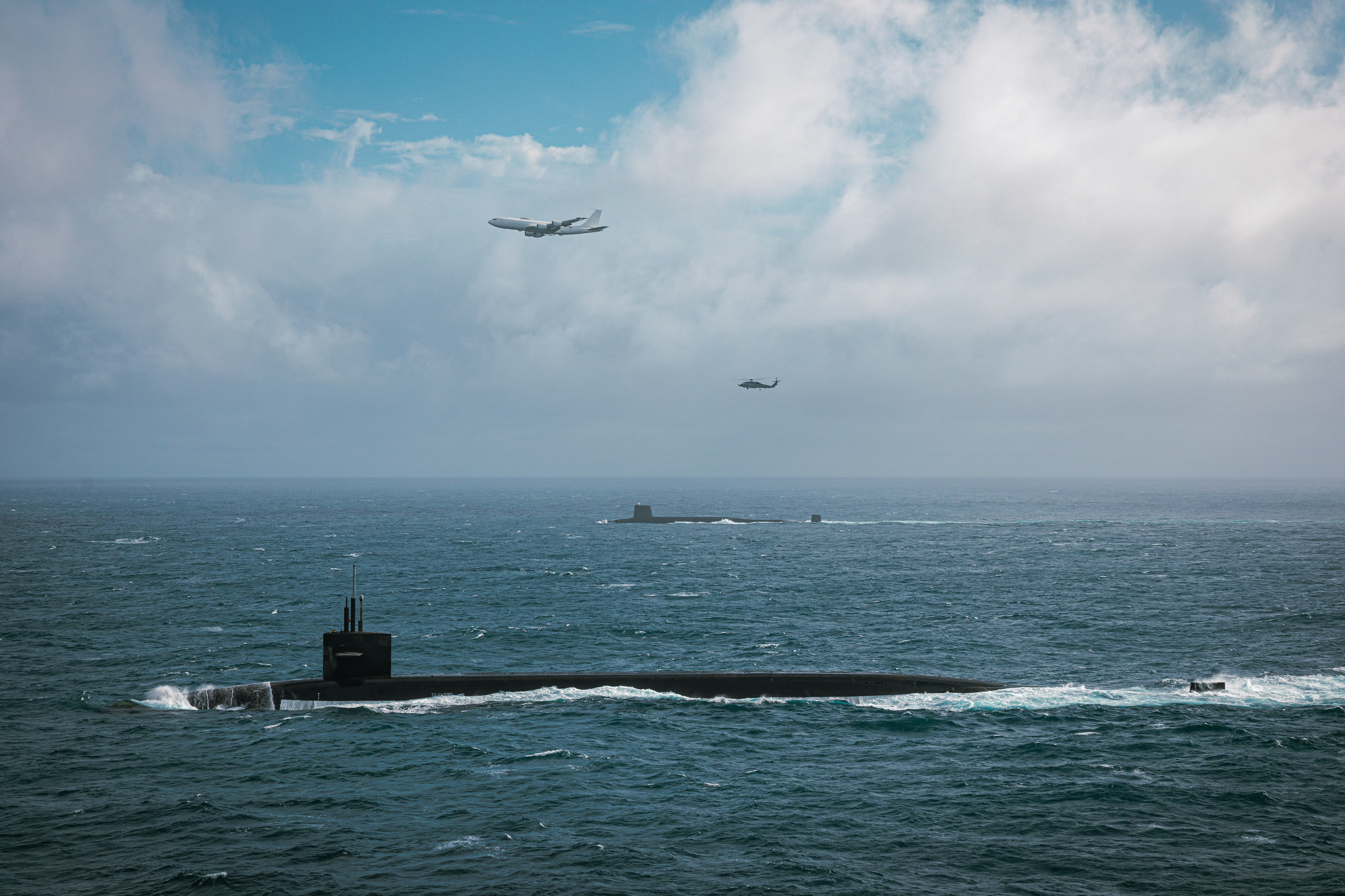 Le SNLE américain USS Tennessee et un SNLE britannique