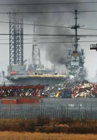 Incendie majeur à bord de l'ex-porte-avions Clémenceau