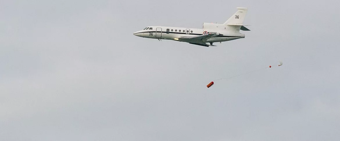 Un Falcon 50 s’entraîne au largage d’une chaîne SAR