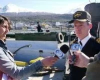 Le commandant Repetto répond aux questions des journalistes