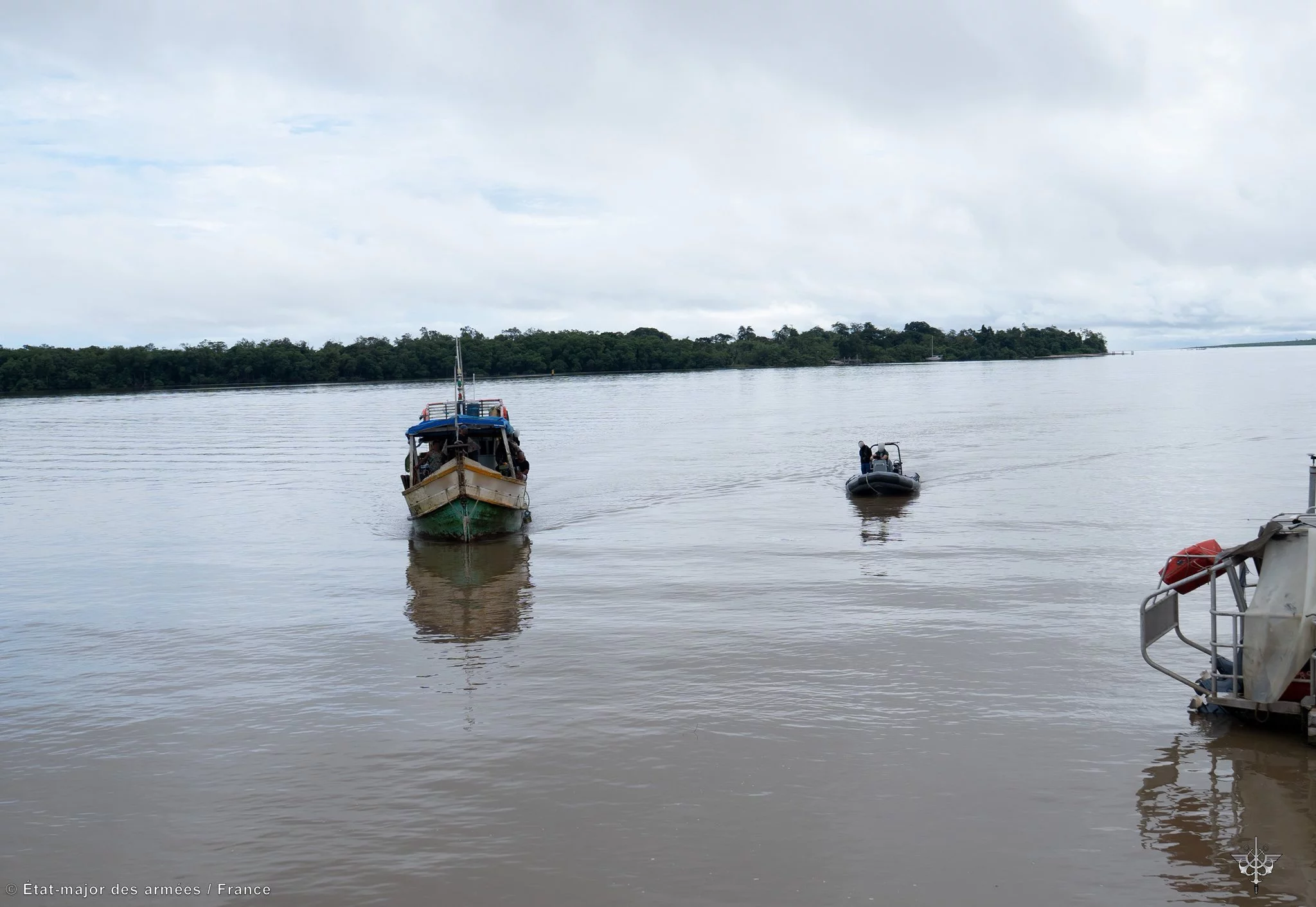 Un navire brésilien intercepté avec 1,7 tonne de poissons au large des côtes de Guyane