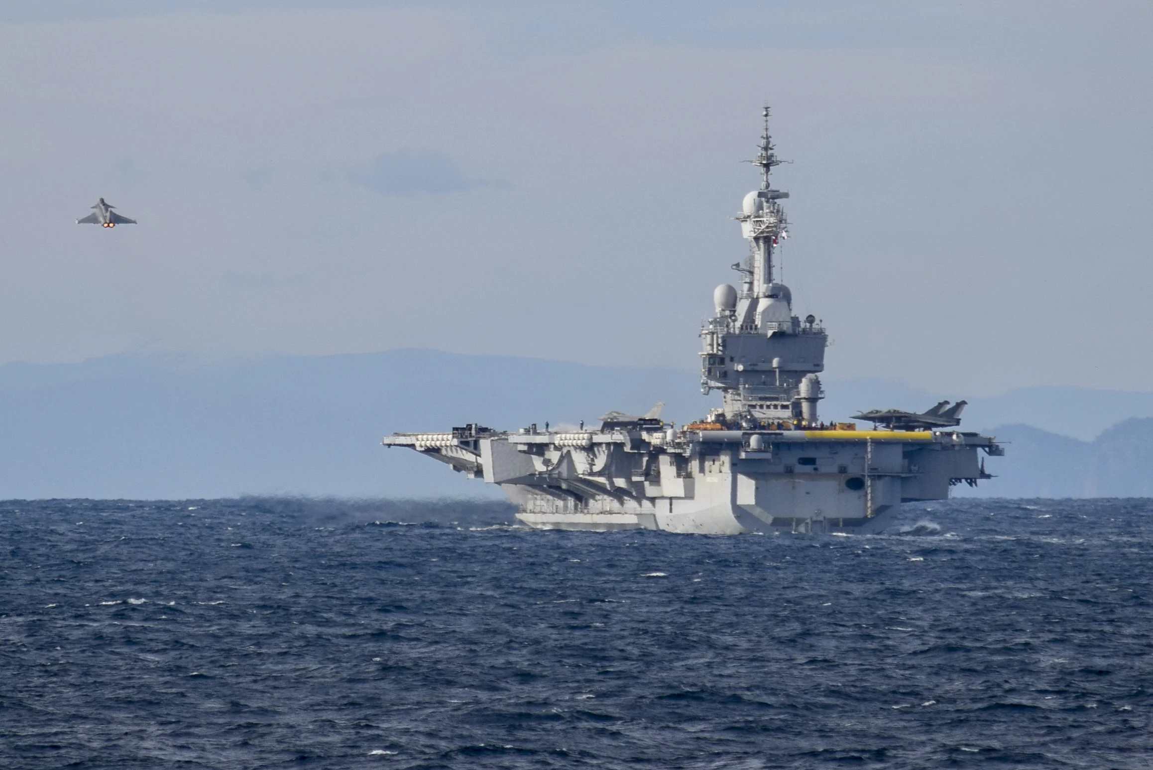 Le porte-avions nucléaire Charles-de-Gaulle