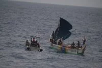 Le PM L’Her porte assistance à une pirogue en détresse