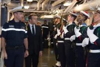 Le président Emmanuel Macron accueilli à bord du porte-avions Charles de Gaulle