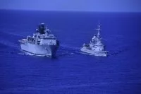 La frégate Jean Bart et le bâtiment amphibie britannique HMS Albion