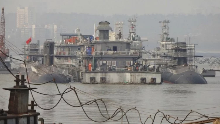 Des sous-marins de la classe Yuan en construction