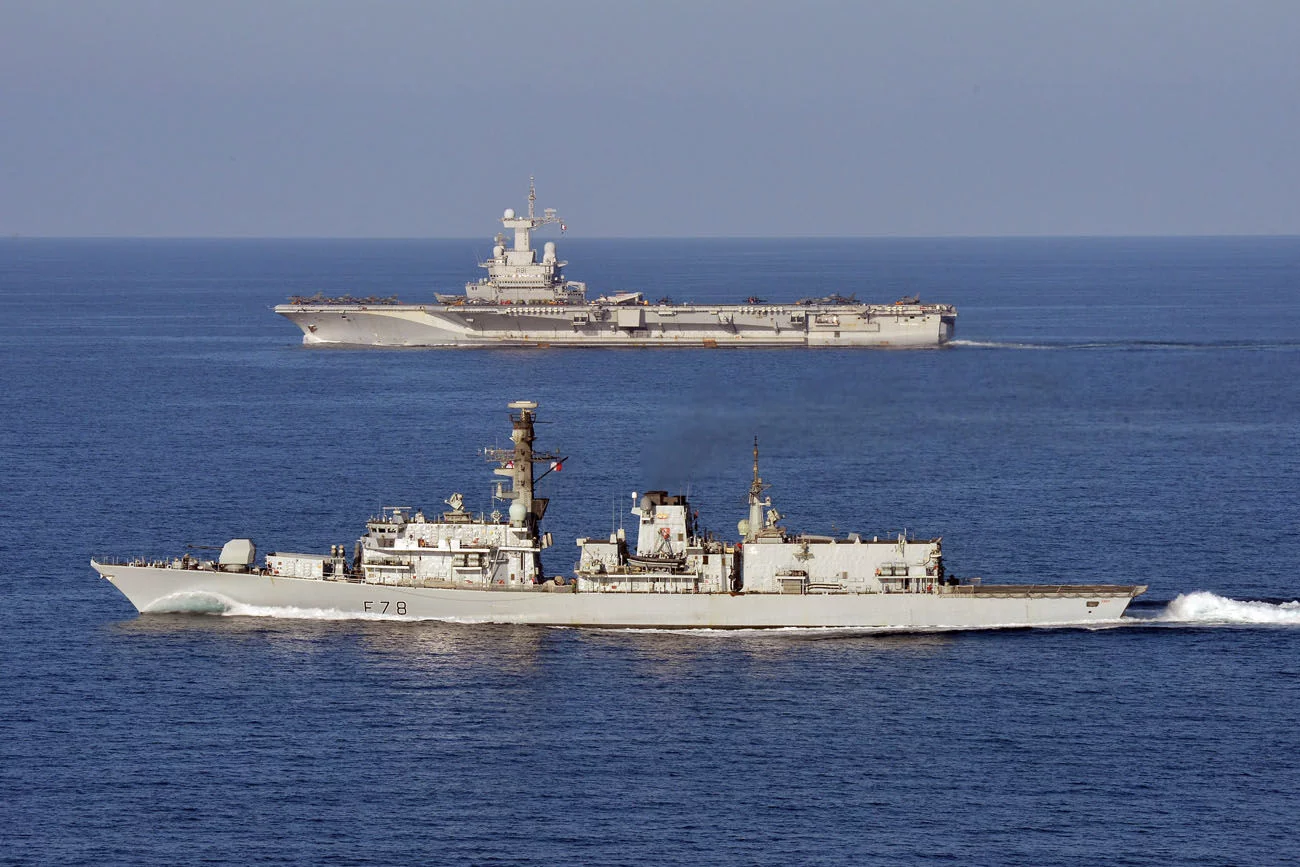 Le groupe aéronaval français protégé par une frégate anti-sous-marine britannique