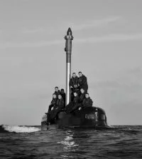 Des commandos voyagent au sommet du kiosque
