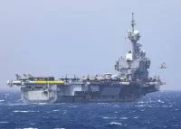 Un chasseur Rafale Marine décolle du porte-avions Charles de Gaulle
