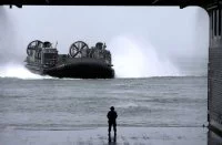 Un LHAC se prépare Ã  entrer dans le radier du Tonnerre