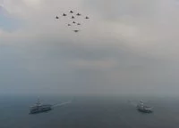 Des avions français et américains survolent les porte-avions USS Harry S. Truman et Charles de Gaulle