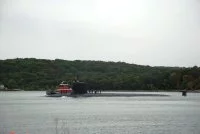 Le sous-marin nucléaire d'attaque Virginia descend jeudi le fleuve Thames afin de commencer son premier déploiement d'une durée complère