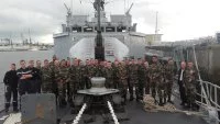 Le 12ème Régiment de Cuirassiers en visite sur le LV Le Hénaff