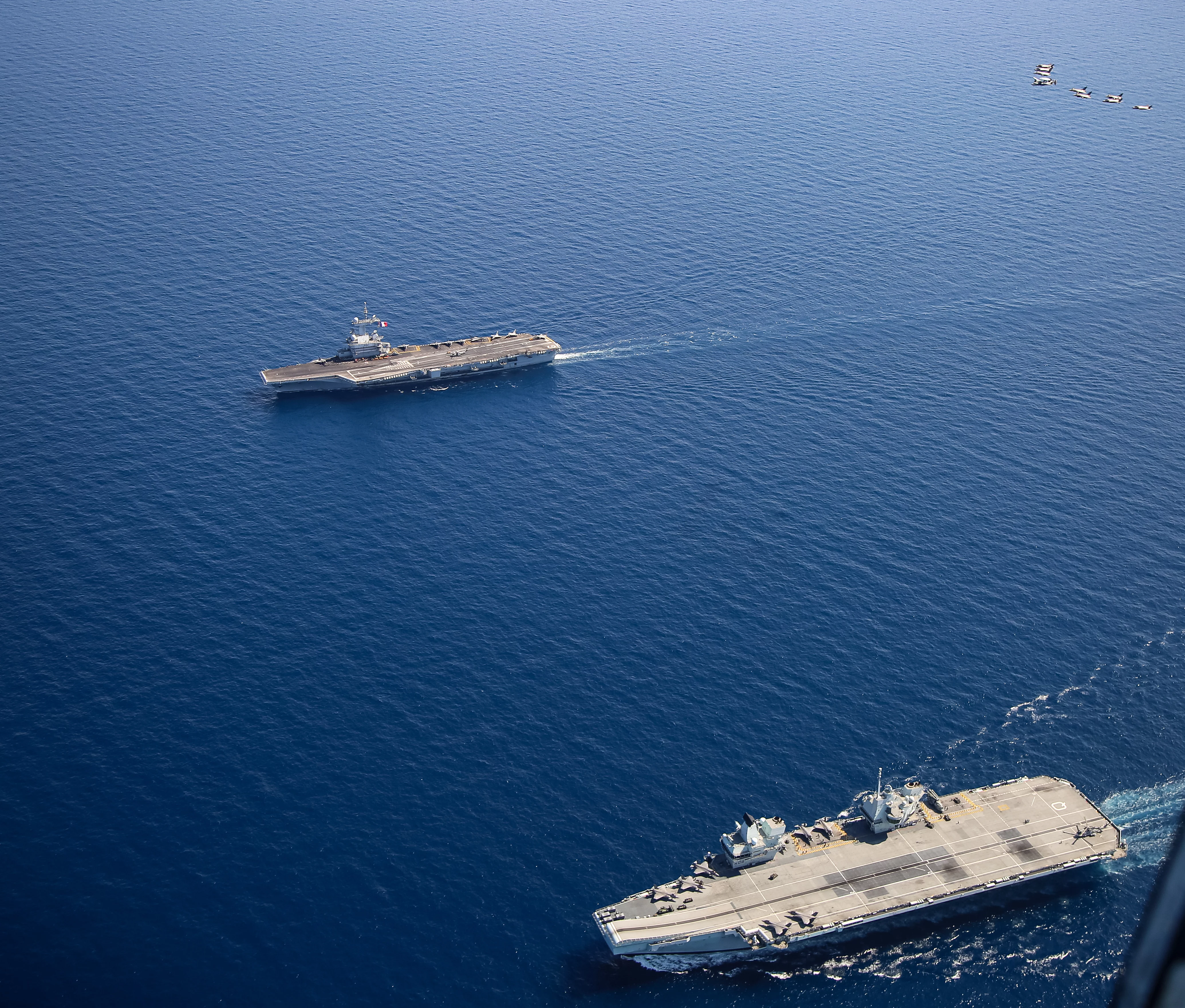 Les porte-avions Charles de Gaulle et HMS Queen Elizabeth