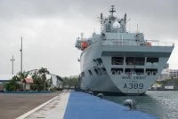 Le bâtiment de soutien de la Royal Fleet Auxiliary (RFA) Wave Knight en escale à Fort-de-France