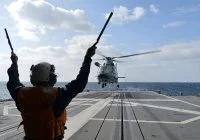 Un hélicoptère SH60 de la marine japonaise apponte sur le Forbin