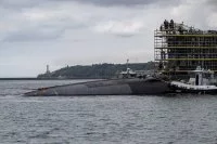 Le sous-marin lanceur d’engins (SNLE) « Le Vigilant » traverse la rade de Brest