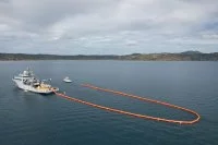 Le Champlain déploie un barrage anti-pollution