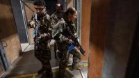 La brigade de protection de la frégate Bretagne s'entraîne au combat en milieu clos