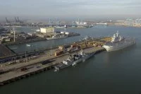 Le Bayern et le Tonnerre accostés à Zeebrugges