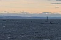La frégate Amiral Ronarc'h avec la frégate norvégienne Thor Heyerdahl et un sous-marin allemand
