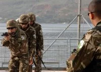 Visite d'un navire par des marins algériens