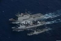 Le Var ravitaille à la mer 2 bâtiments de l’opération Atalante