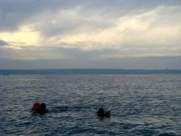 Les plongeurs de bord du Primaugeut en immersion en grande rade