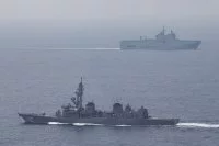 Le destroyer japonais JS Akebono et le porte-hélicoptères Tonnerre