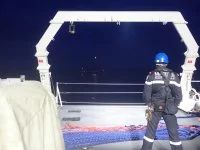 Le bâtiment hydrographique Borda porte assistance à un voilier en panne moteur au large de Brest