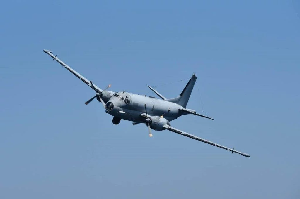 Un avion de patrouille maritime ATL2 surveille le détroit d'Ormuz