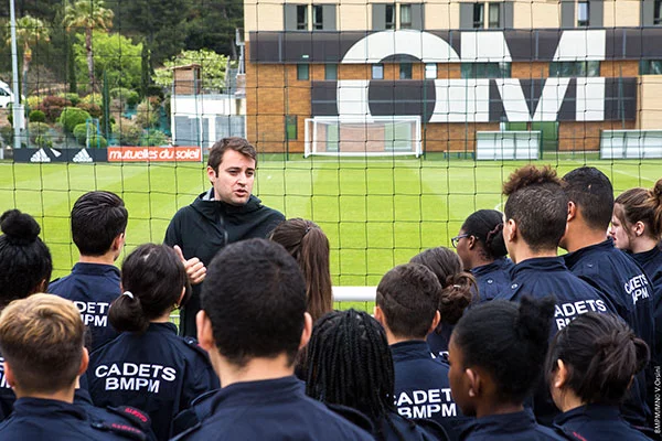 Les cadets du bataillon des marins-pompiers de Marseille à la rencontre des joueurs de l’OM