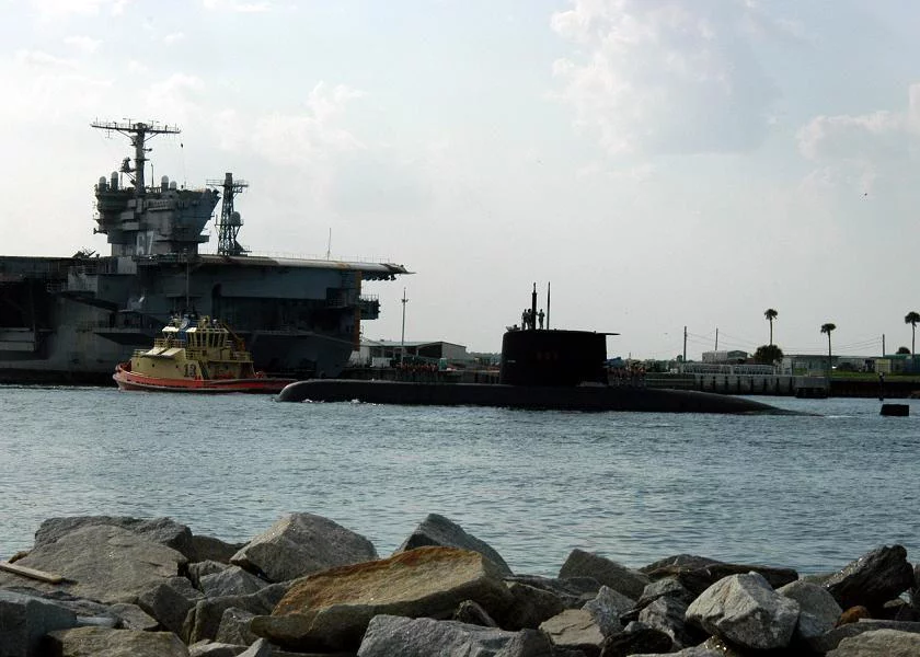 Le sous-marin Tikuna de la Marine Brésilienne entre Ã  Mayport